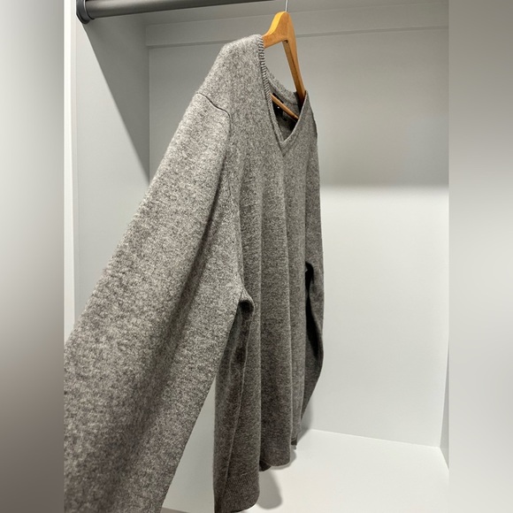 CLUB ROOM 2-Ply Cashmere V-Neck Sweater in Heather Gray Size XL - Picture 3 of 6